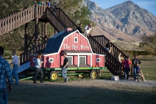 images.strideevents.com/infopages2/rowleys-red-barn-fall-activities-infopages2-52366.webp
